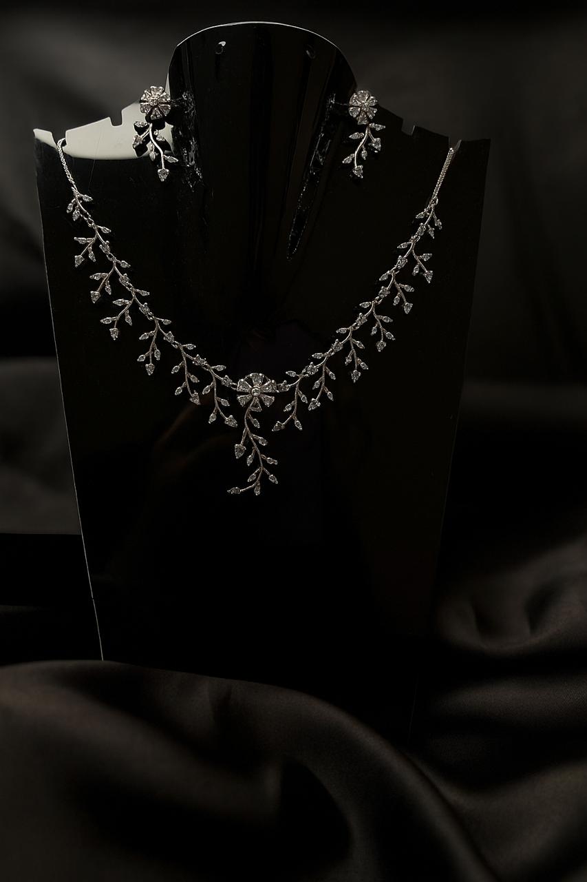 Glittering garden Diamond Set with Earrings