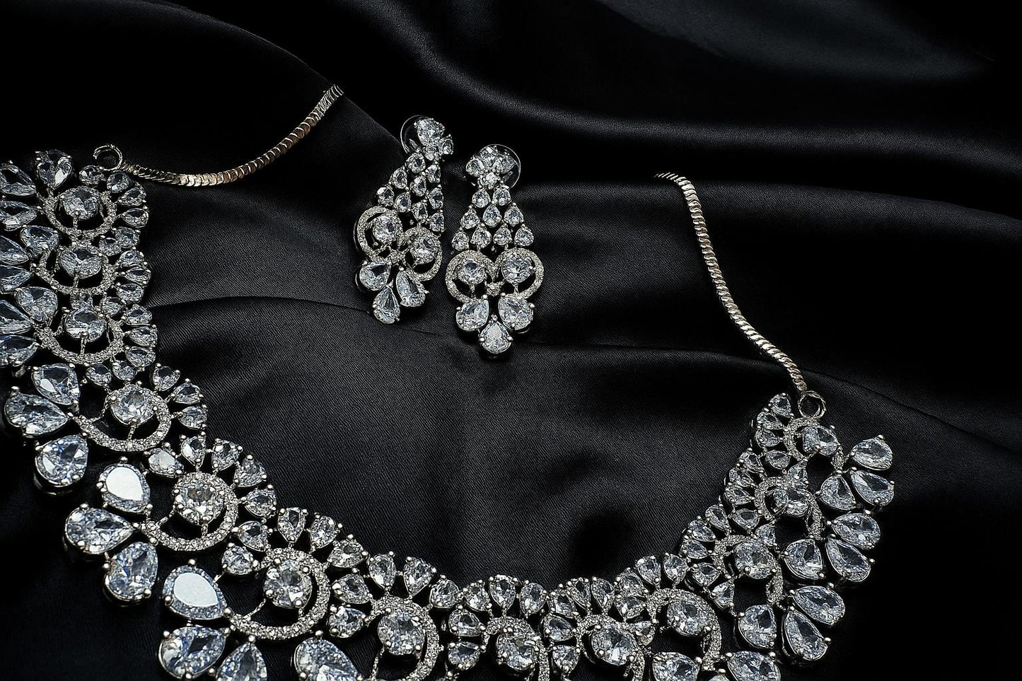 Moonlit Glimmer – Reflects the sparkling, silvery shine like moonlight.