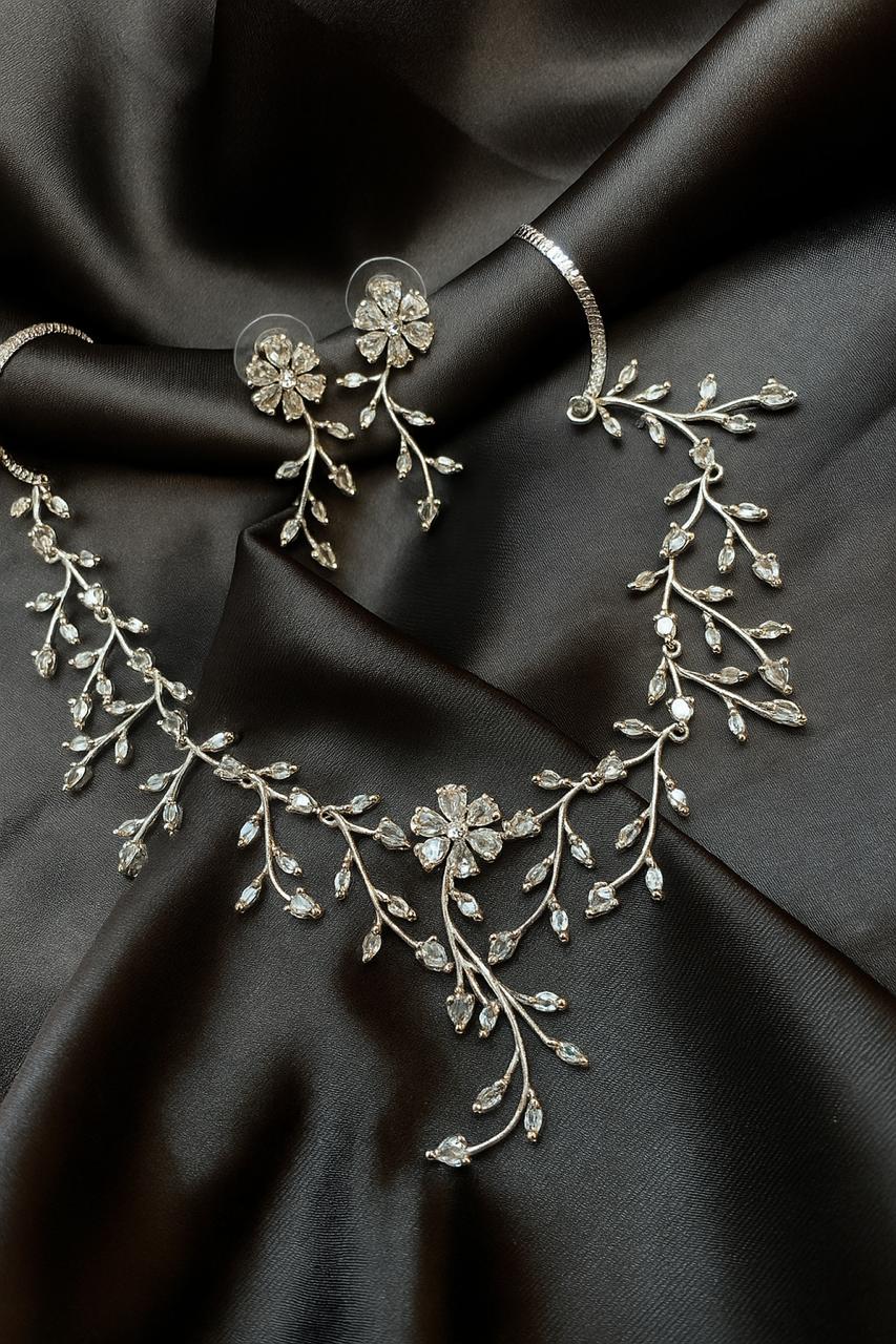 Glittering garden Diamond Set with Earrings