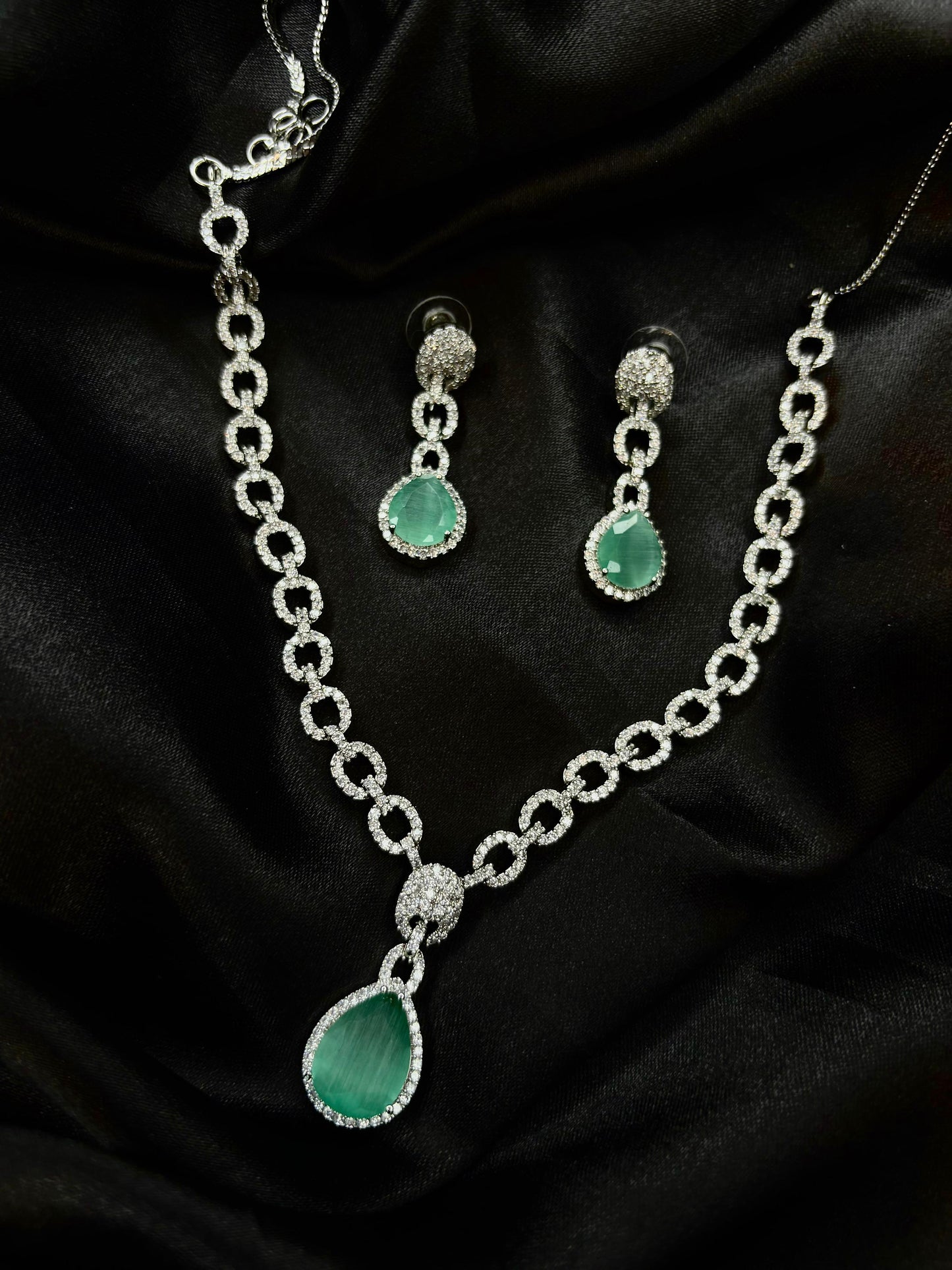 Verdant Charm Diamond Necklace Set with Earrings |
