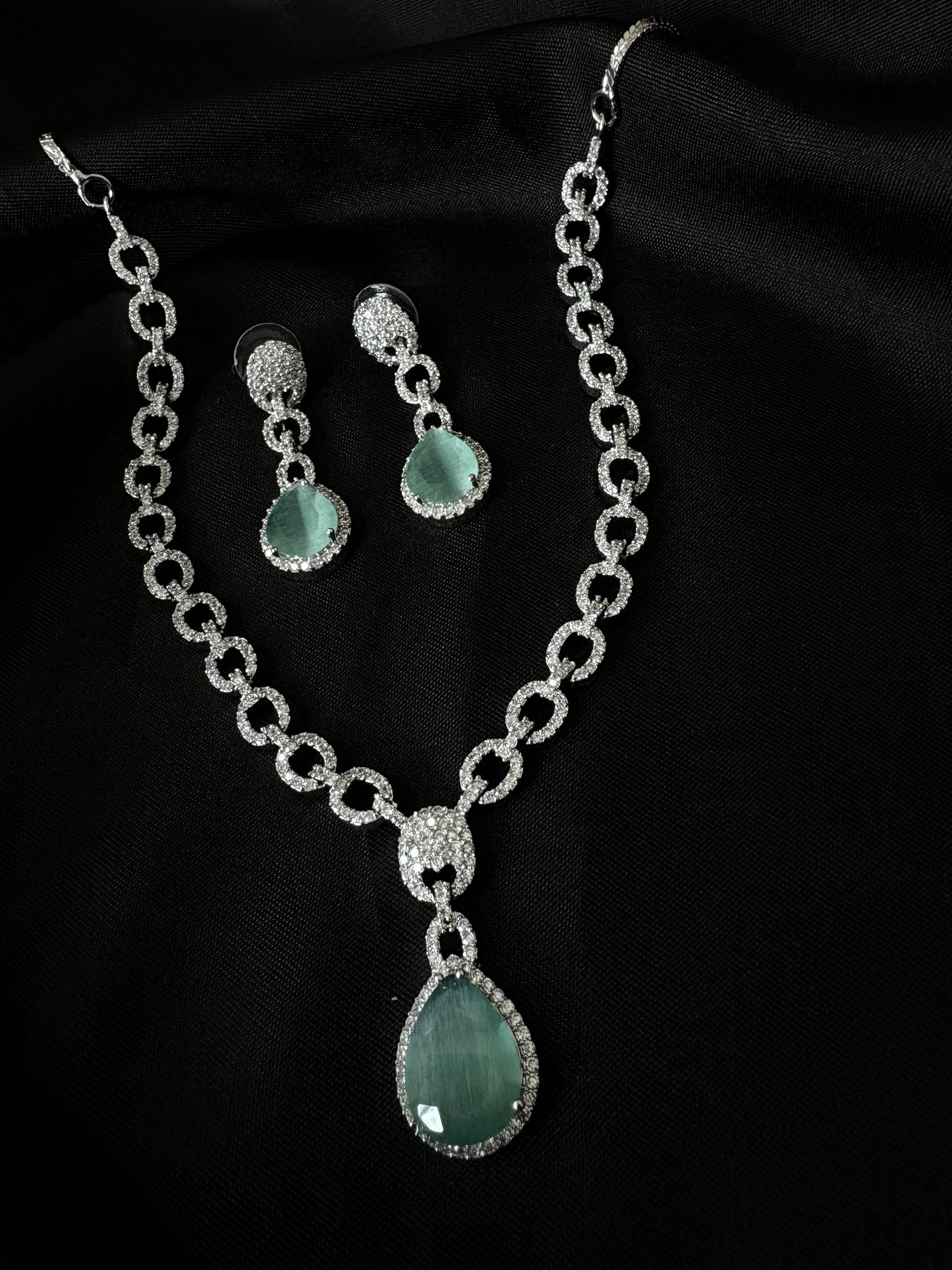 Verdant Charm Diamond Necklace Set with Earrings |