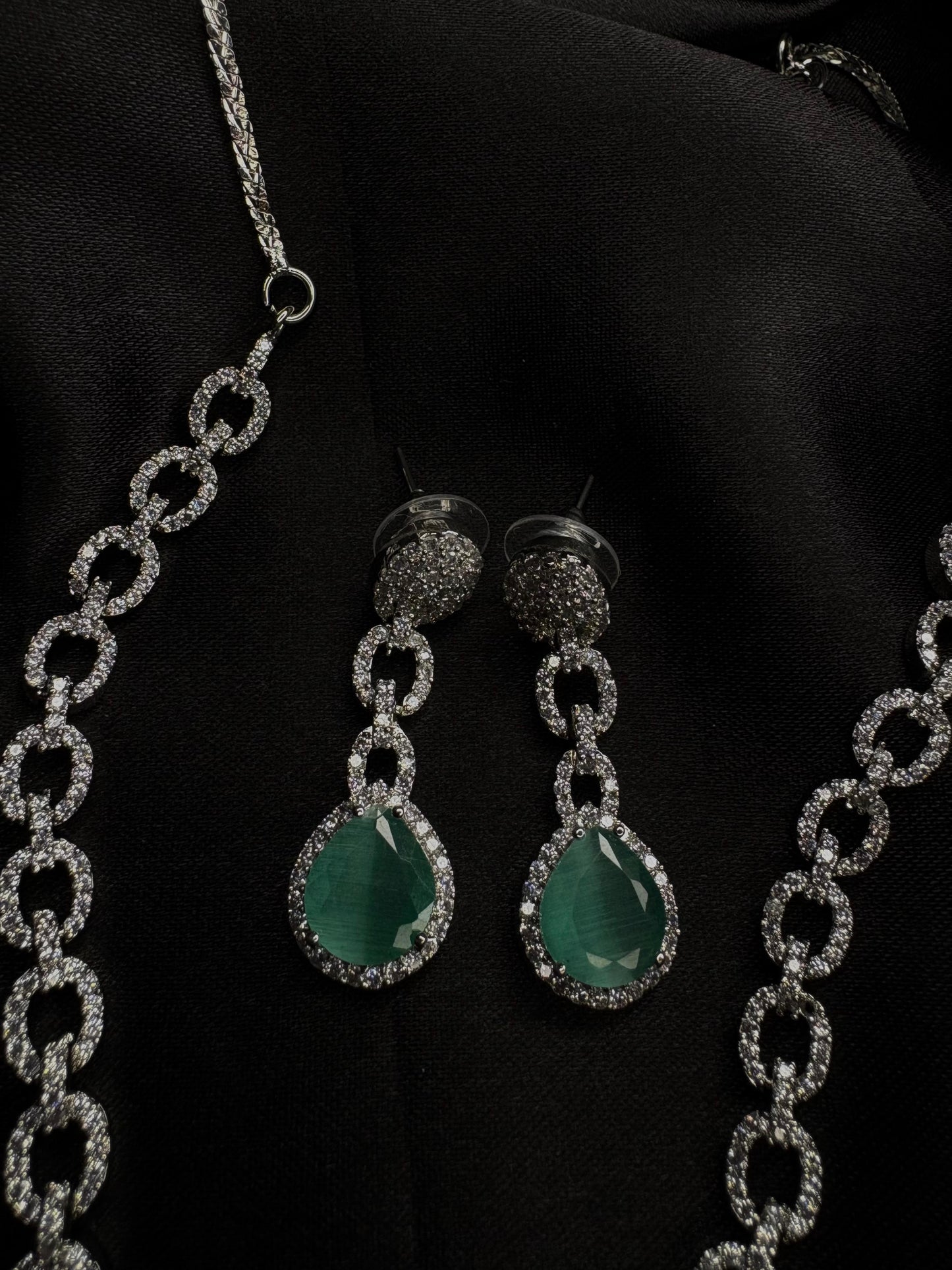 Verdant Charm Diamond Necklace Set with Earrings |